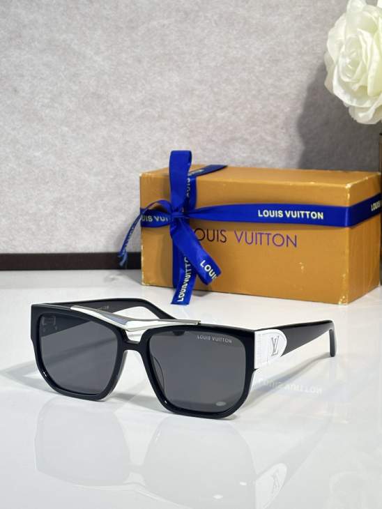 Picture of Louis Vuitton Sunglasses _SKUfw77318168fw
